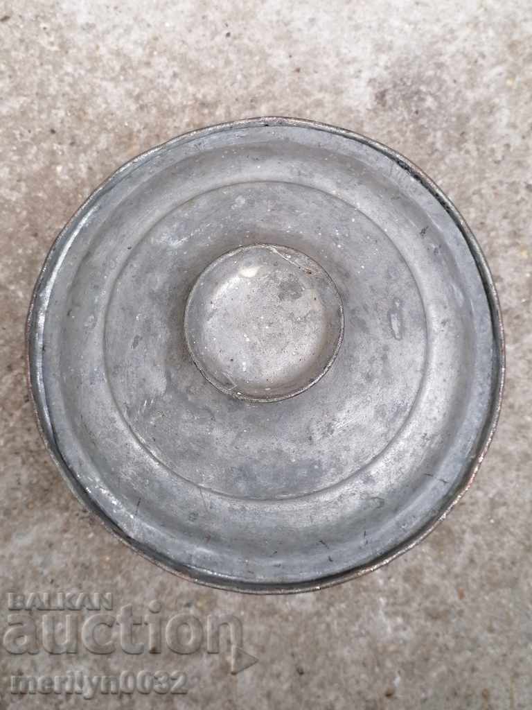 An old tinned pot, a baker's copper pot with lid - 5 An old tinned pot, a baker's copper pot with lid - 5