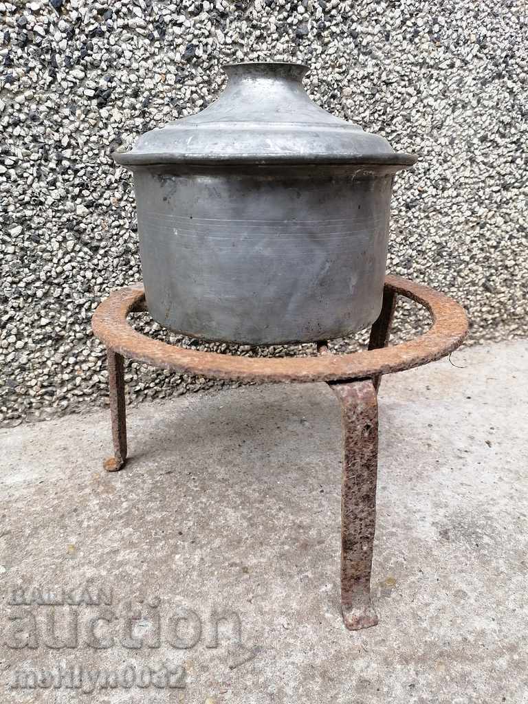 An old tinned pot, a baker's copper pot with lid - 6 An old tinned pot, a baker's copper pot with lid - 6
