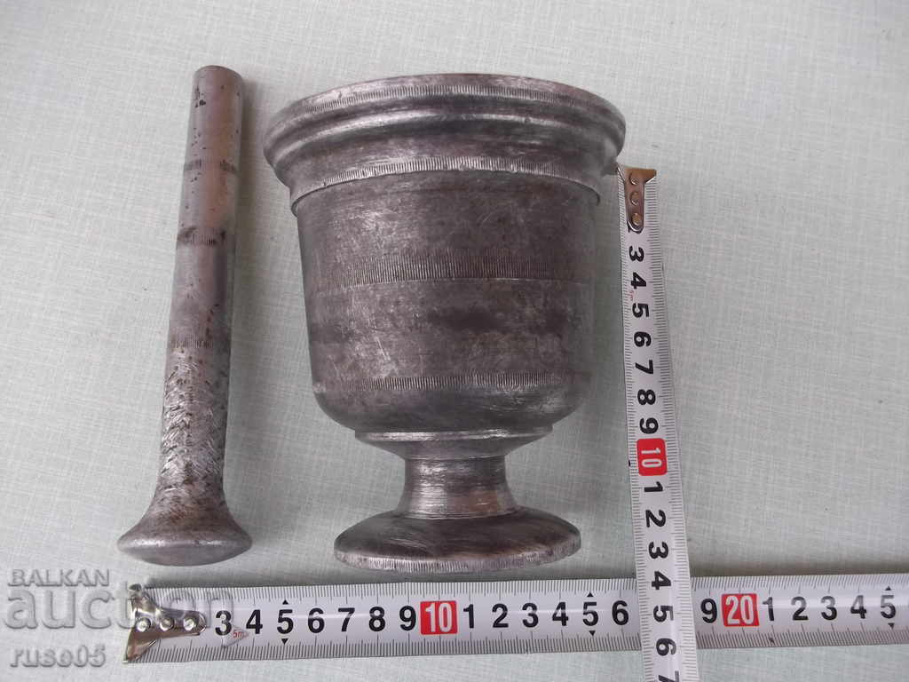 Auction Old mortar with white metal hammer - 742 g. Auction Old mortar with white metal hammer - 742 g.