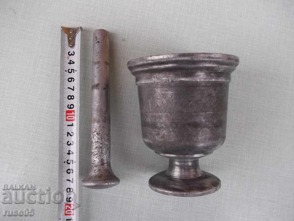 Delivery of Old mortar with white metal hammer - 742 g. Delivery of Old mortar with white metal hammer - 742 g.