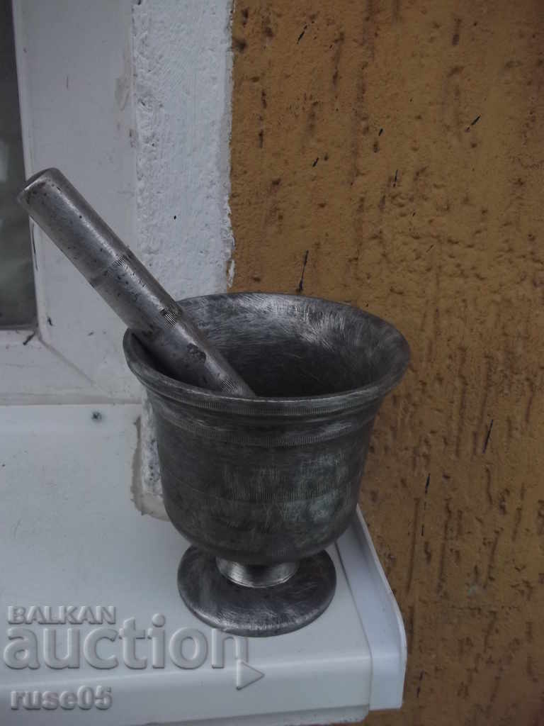 Old mortar with white metal hammer - 742 g.