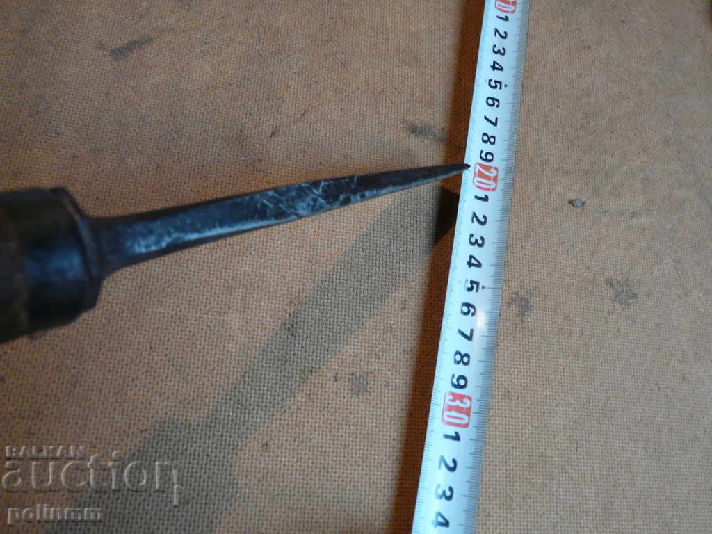 Dălți solide de calitate - 3 cu preț 25.00 BGN | € 12.78 Dălți solide de calitate - 3 cu preț 25.00 BGN | € 12.78