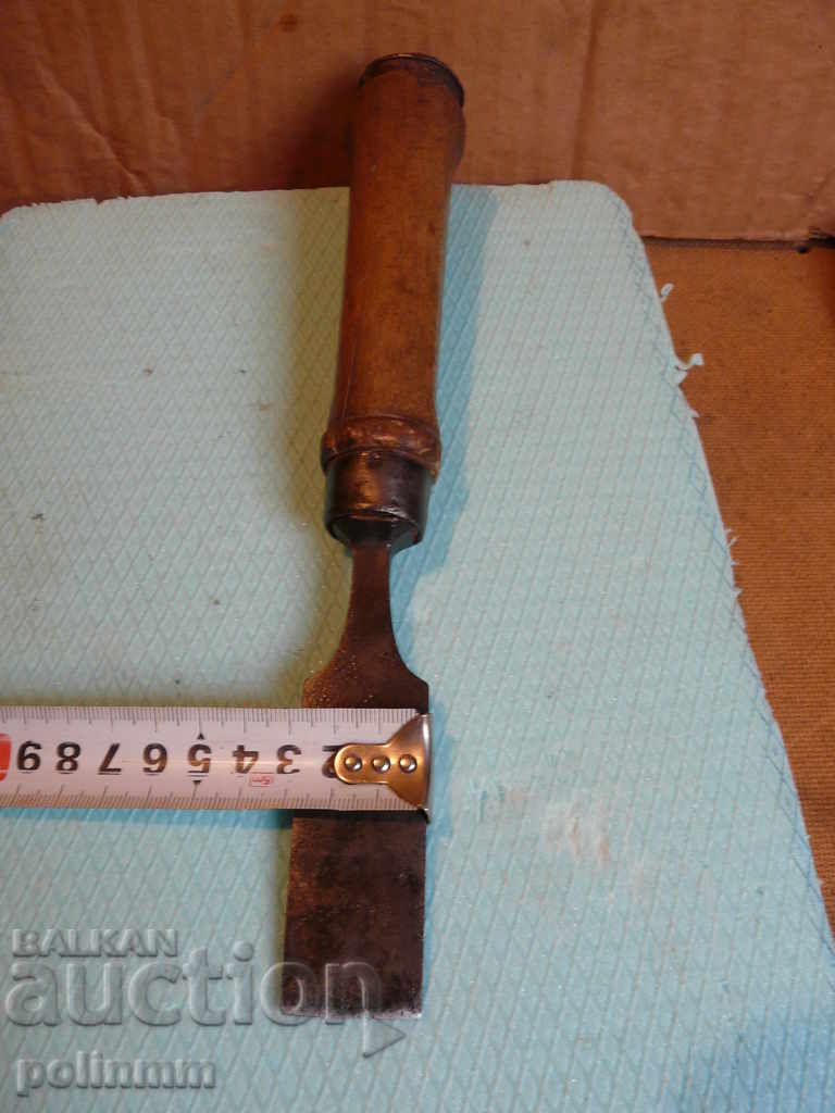 Quality solid chisel - 4 with price 30.00 BGN | € 15.34