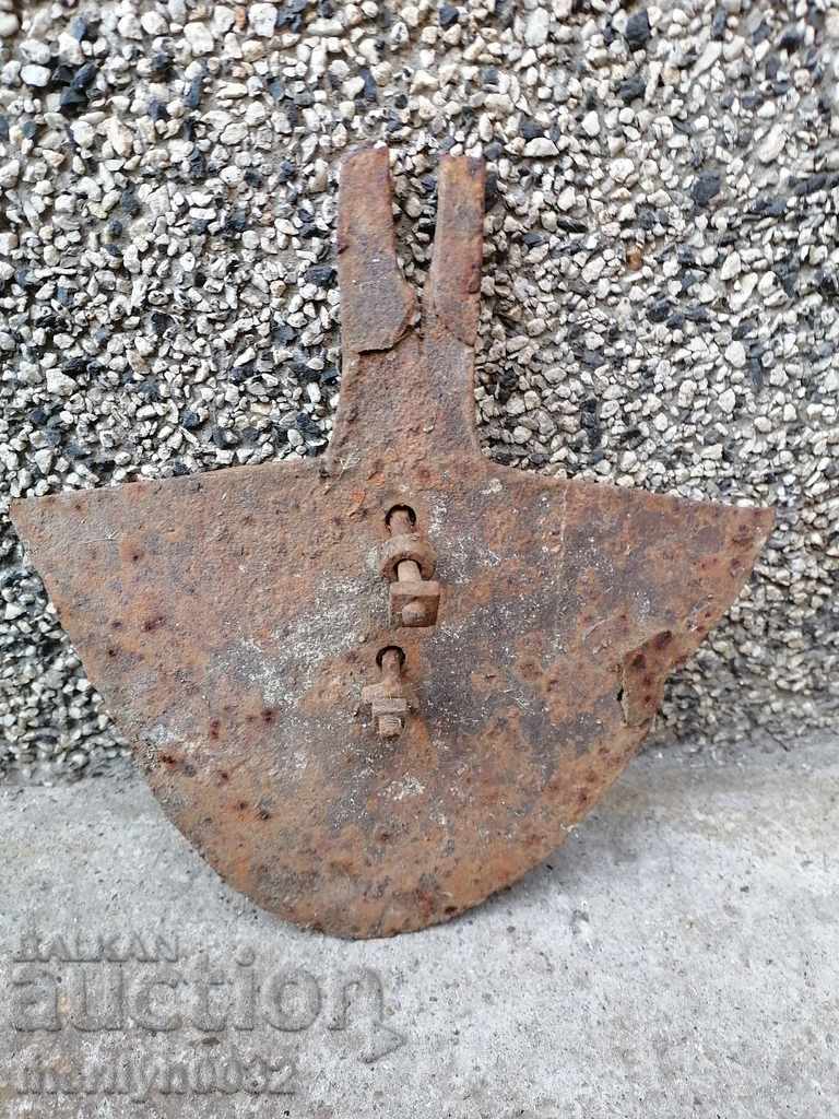 Old wrought iron plow, plow, solder wrought iron with price 59.00 BGN | € 30.17 Old wrought iron plow, plow, solder wrought iron with price 59.00 BGN | € 30.17