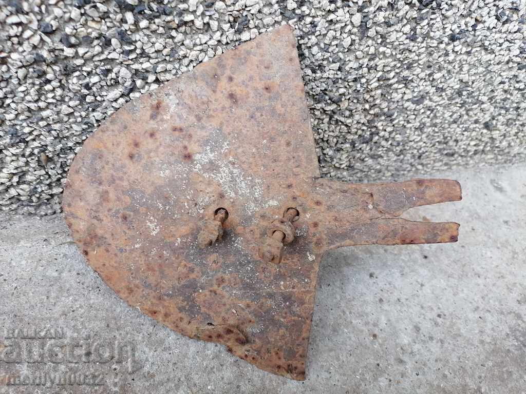 Auction Old wrought iron plow, plow, solder wrought iron Auction Old wrought iron plow, plow, solder wrought iron