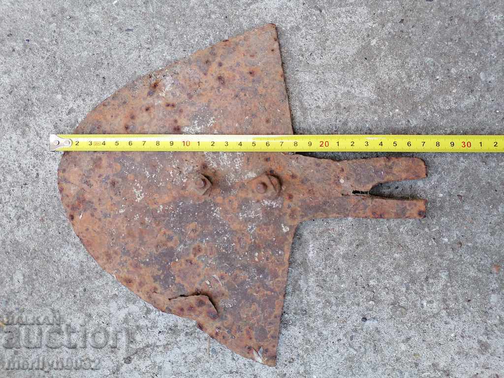 Delivery of Old wrought iron plow, plow, solder wrought iron Delivery of Old wrought iron plow, plow, solder wrought iron