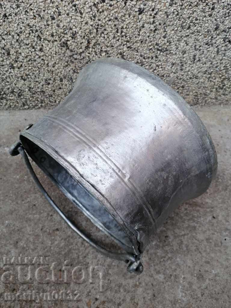 Delivery of Old cauldron copper pot copper tinned coin Delivery of Old cauldron copper pot copper tinned coin