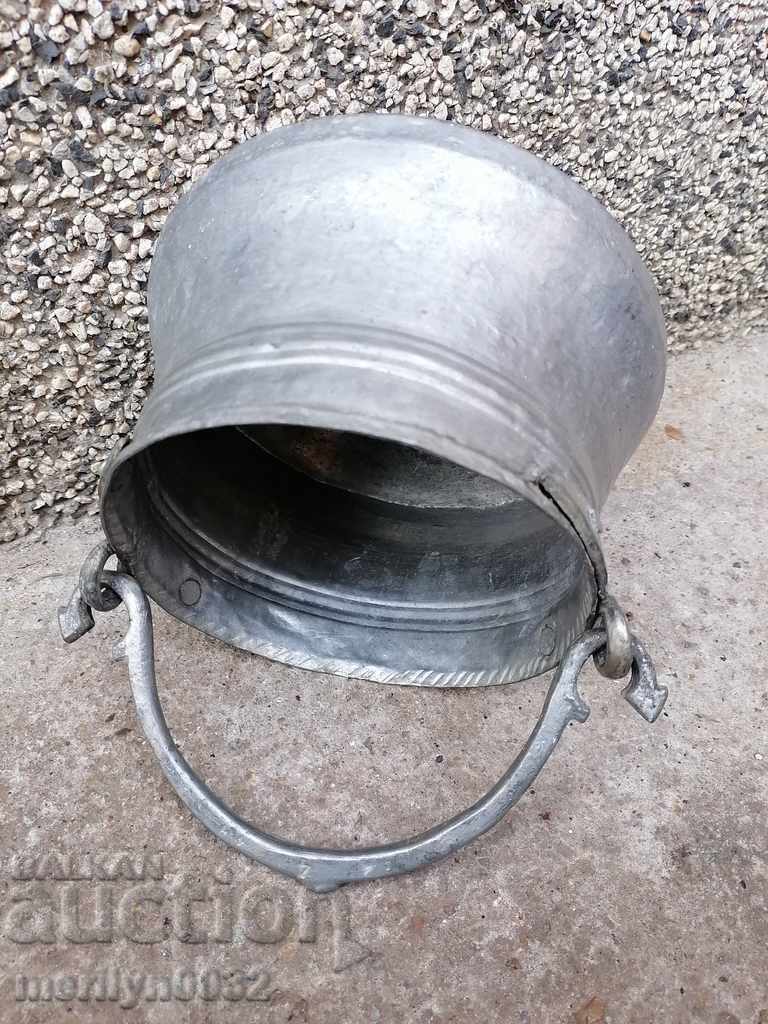 Delivery of Old copper cauldron, copper, cauldron, forged vessel Delivery of Old copper cauldron, copper, cauldron, forged vessel