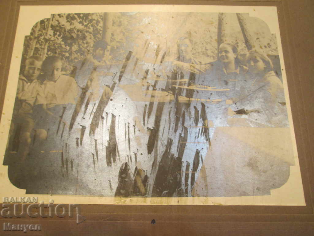 Vand o fotografie veche - carton.RRR cu preț 9.90 BGN | € 5.06 Vand o fotografie veche - carton.RRR cu preț 9.90 BGN | € 5.06