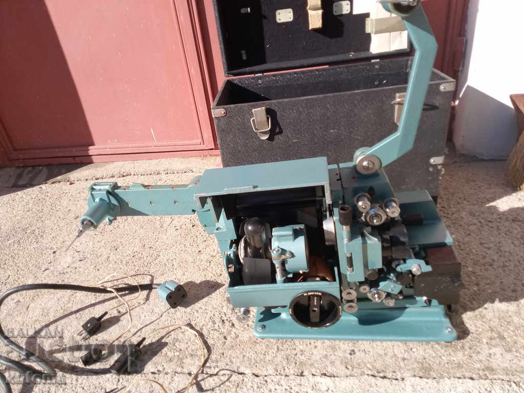 Old movie camera Ukraine with price 299.99 BGN | € 153.38