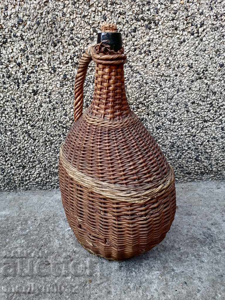 Delivery of An old wallet, a bottle, a bottle Delivery of An old wallet, a bottle, a bottle