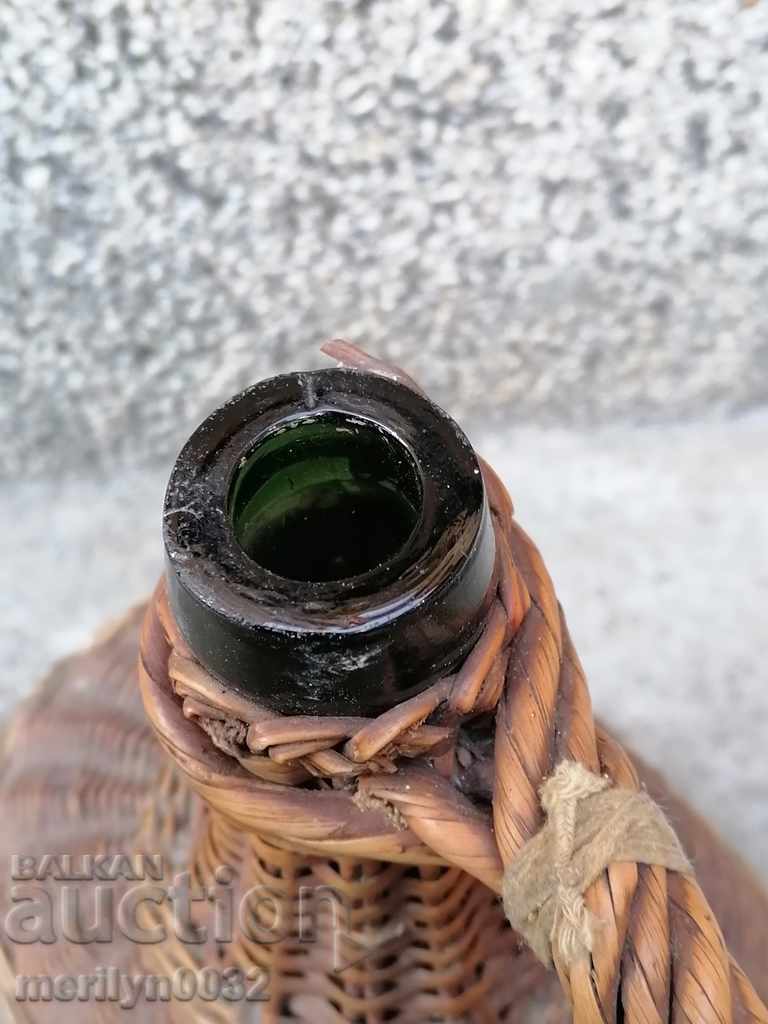 An old wallet, a bottle, a bottle - 6 An old wallet, a bottle, a bottle - 6