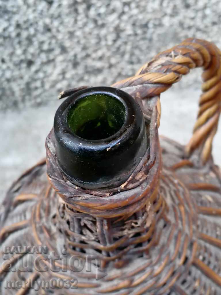 Delivery of An old wallet, a bottle, a bottle Delivery of An old wallet, a bottle, a bottle