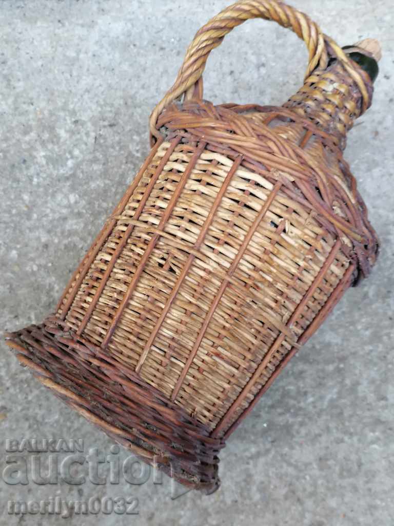 An old wallet, a bottle, a bottle - 6 An old wallet, a bottle, a bottle - 6