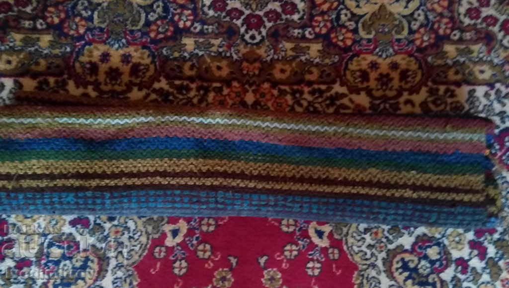 Auction Old hand-woven rug Length 3.10 meters and Width 85 cm Auction Old hand-woven rug Length 3.10 meters and Width 85 cm