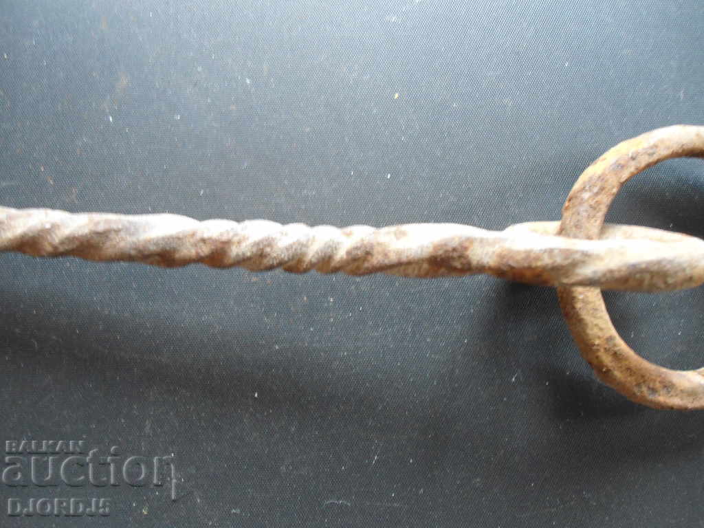 Παλαιό σφυρήλατο χαλινάρι, πρωτόγονο με τιμή 4.00 BGN | € 2.05 Παλαιό σφυρήλατο χαλινάρι, πρωτόγονο με τιμή 4.00 BGN | € 2.05