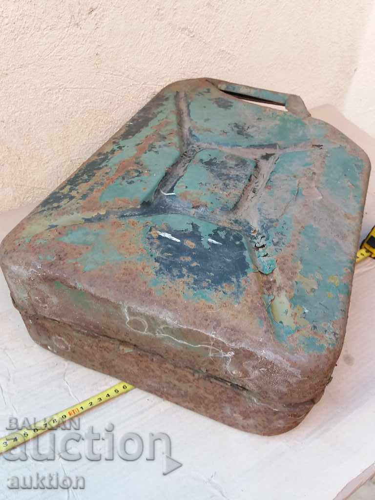 OLD METAL CAN FOR PETROL, OIL, OIL - 20 LITERS - 6 OLD METAL CAN FOR PETROL, OIL, OIL - 20 LITERS - 6