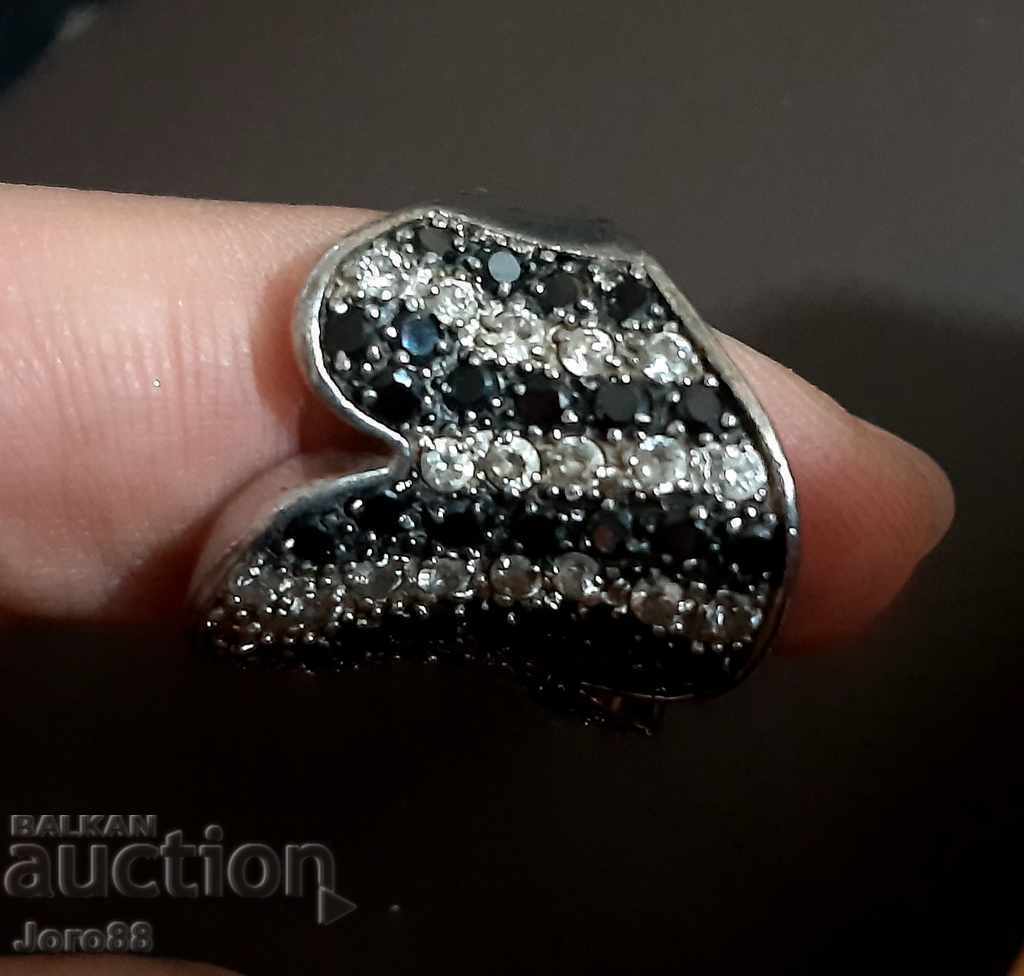 Auction  Massive silver women's ring with stones!