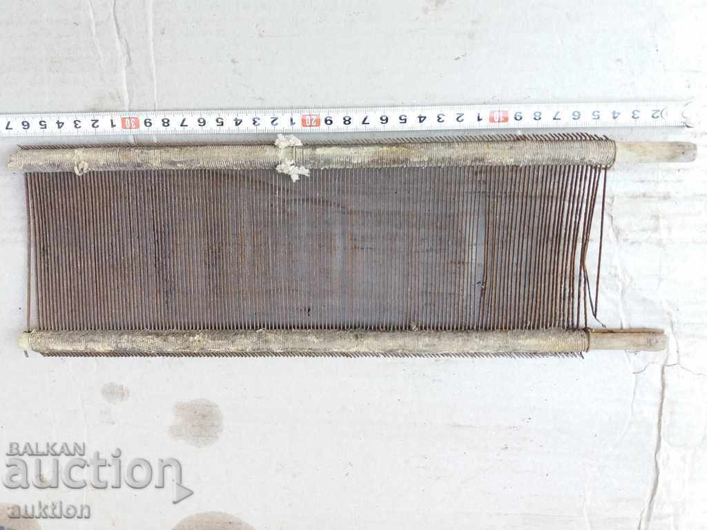 OLD MASSIVE COMB CROSSED FROM A RENAISSANCE LOOM with price 0.99 BGN | € 0.51 OLD MASSIVE COMB CROSSED FROM A RENAISSANCE LOOM with price 0.99 BGN | € 0.51
