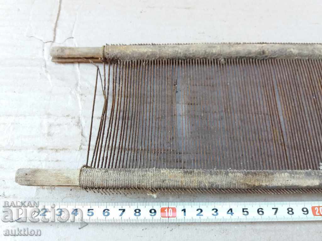 OLD MASSIVE COMB CROSSED FROM A RENAISSANCE LOOM - 6 OLD MASSIVE COMB CROSSED FROM A RENAISSANCE LOOM - 6