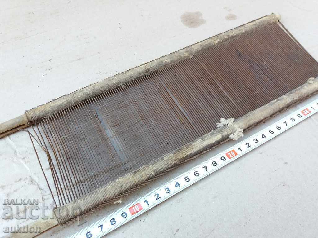 OLD MASSIVE COMB CROSSED FROM A RENAISSANCE LOOM - 7 OLD MASSIVE COMB CROSSED FROM A RENAISSANCE LOOM - 7