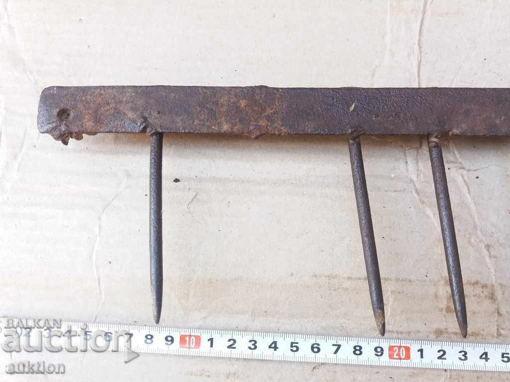 URIAȘĂ VECHI RIPER FORJAT - unealtă agricolă cu preț 5.89 BGN | € 3.01