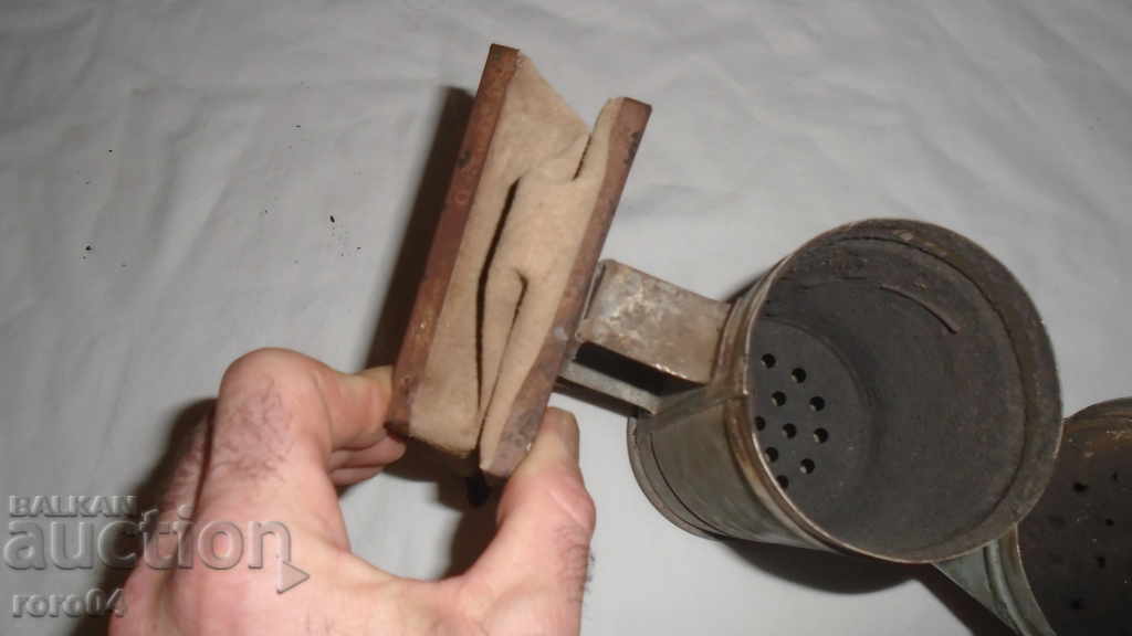 Auction  BEEKEEPING SMOKER - ACTIVE