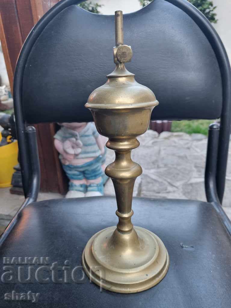Стара френска газена лампа.