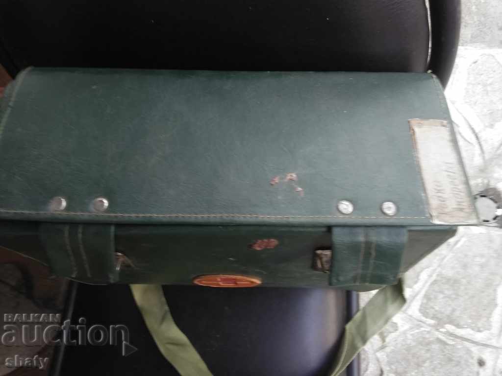 Μια παλιά ιατρική τσάντα. με τιμή 25.00 BGN | € 12.78