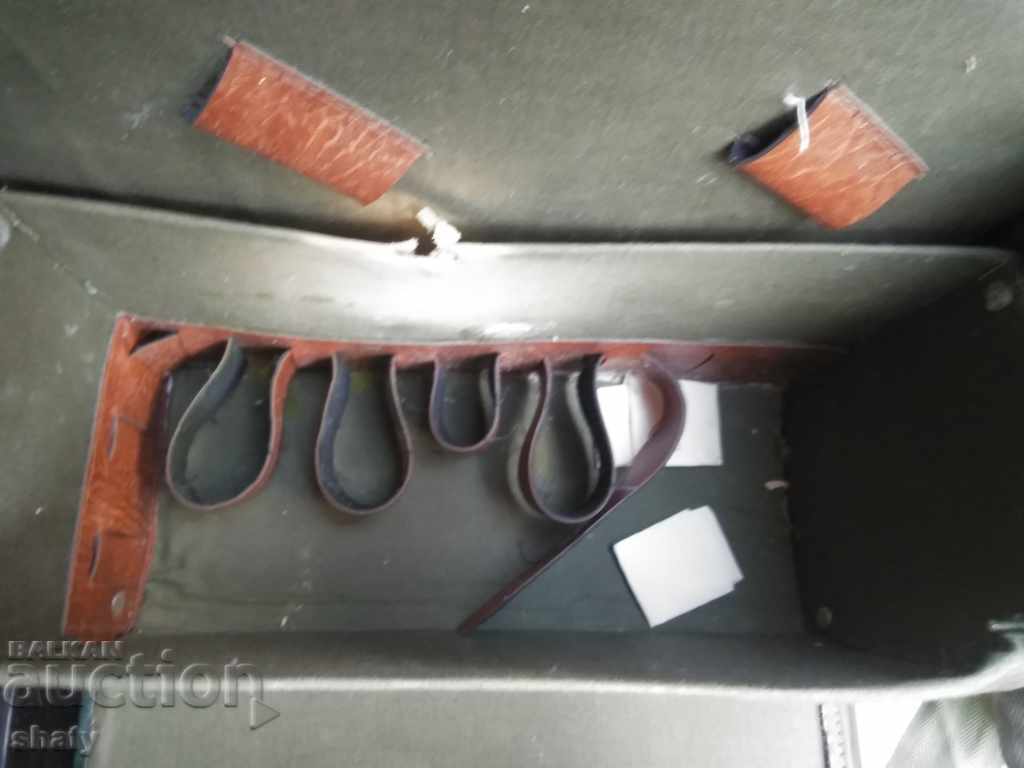 Παράδοση Μια παλιά ιατρική τσάντα.