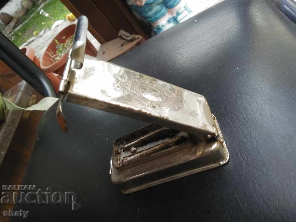 Auction An old medical alcohol. Auction An old medical alcohol.