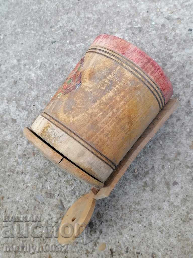 Auction  The wood for spices, a wooden container, a primitive, a spoon