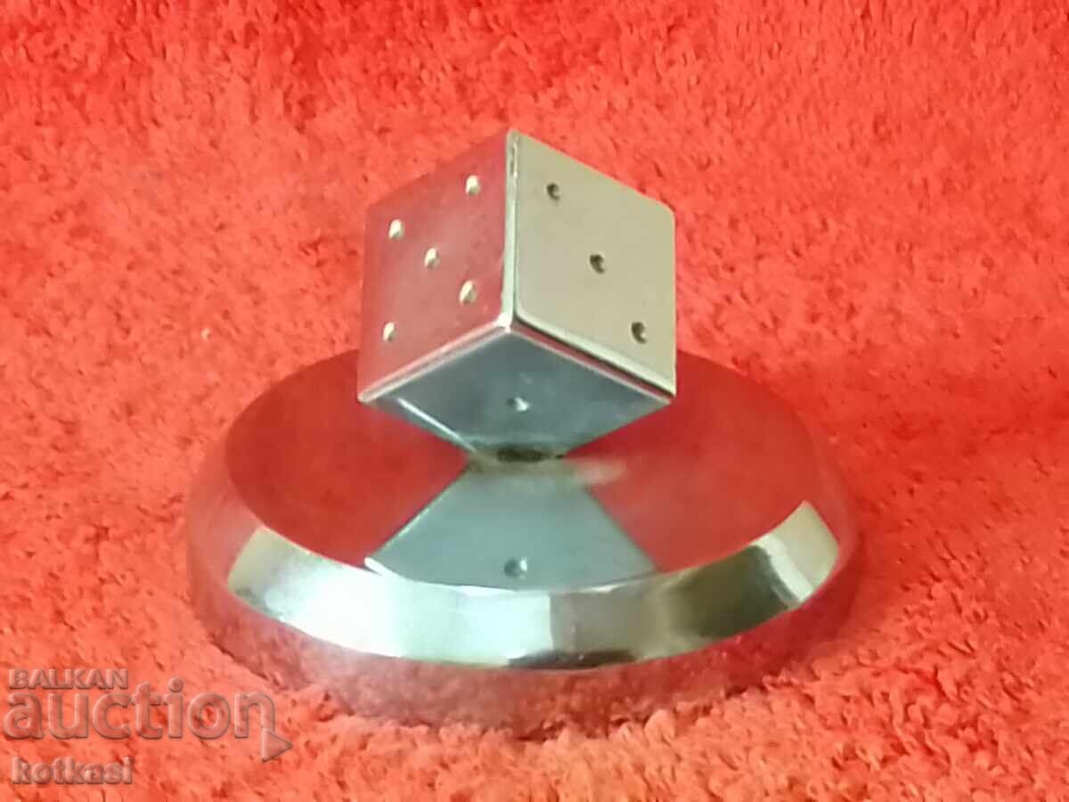 Auction Old massive solid metal dice with pedestal 610 g. Auction Old massive solid metal dice with pedestal 610 g.