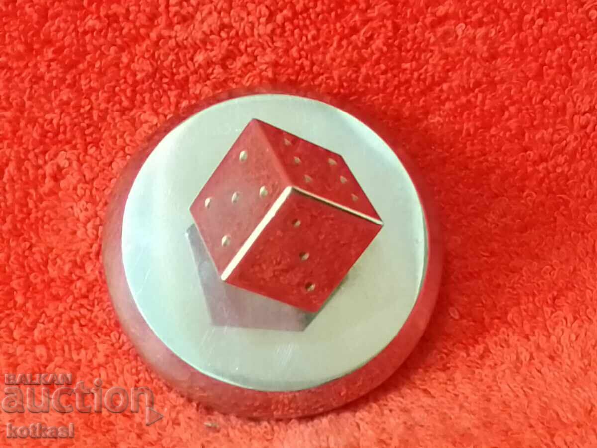 Delivery of Old massive solid metal dice with pedestal 610 g. Delivery of Old massive solid metal dice with pedestal 610 g.