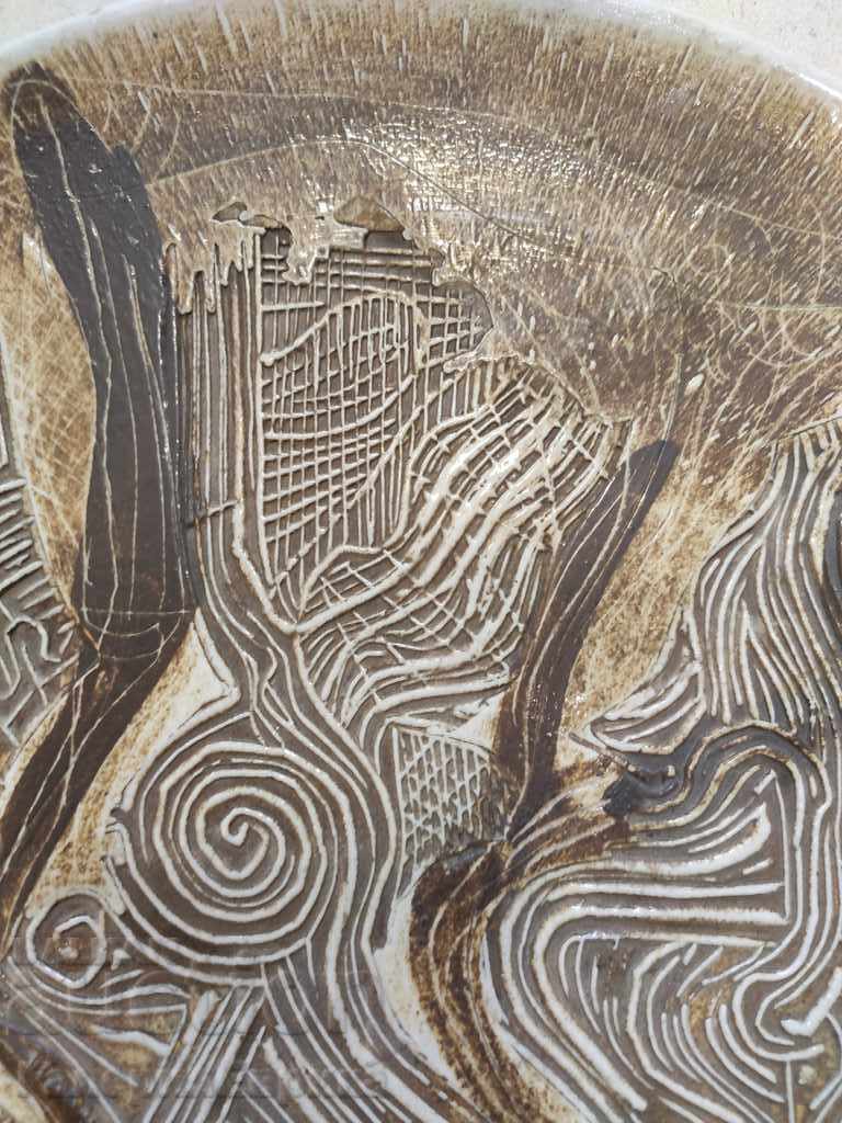 Auction  Porcelain plate diameter 32 cm.