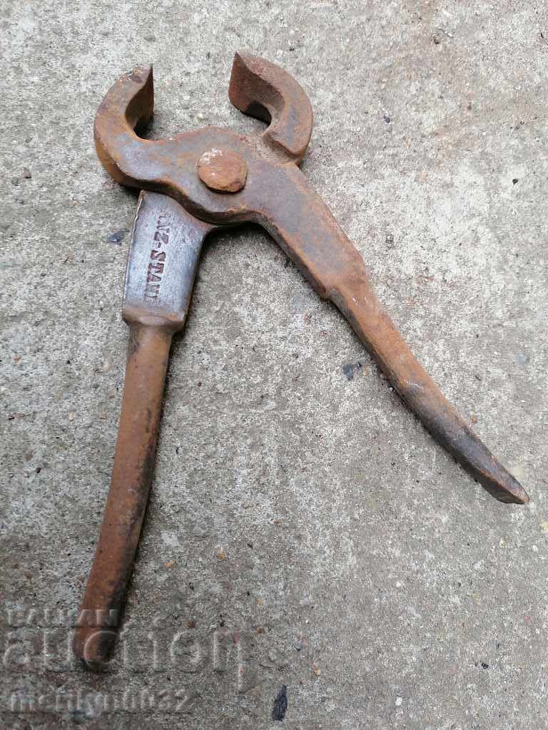 clește vechi kerpedeni, fier forjat cu preț 37.00 BGN | € 18.92