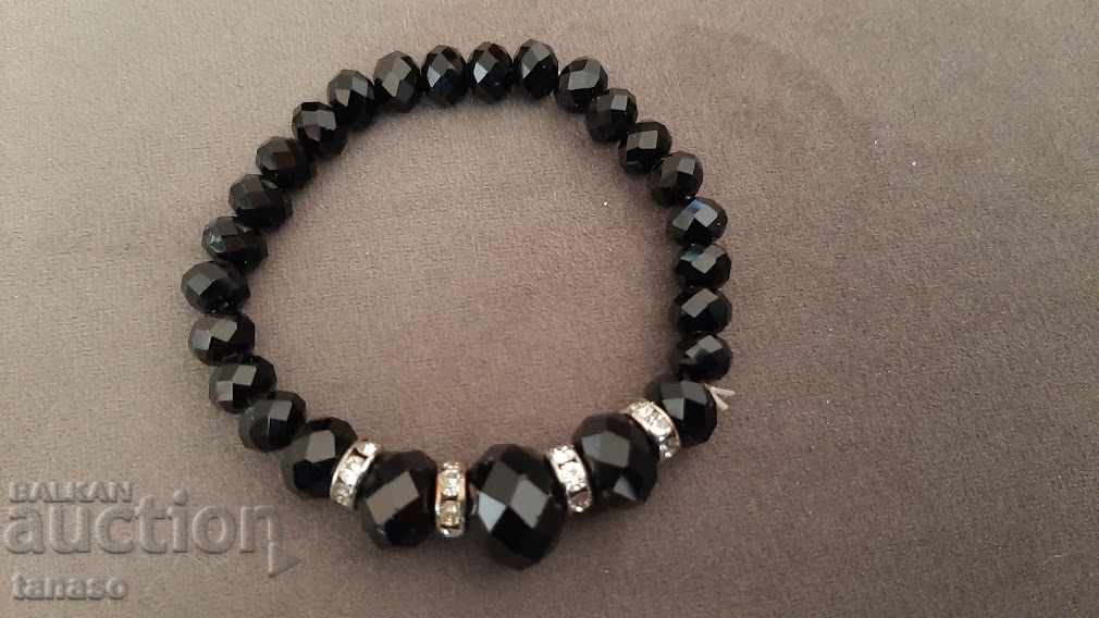 Elastic bracelet with black quartz beads