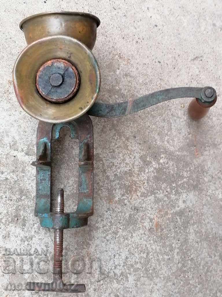 Delivery of Old spice grinder nuts walnuts Austria hazelnuts Delivery of Old spice grinder nuts walnuts Austria hazelnuts