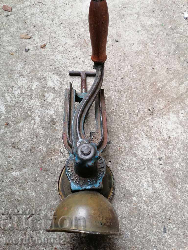 Old spice grinder nuts walnuts Austria hazelnuts - 7 Old spice grinder nuts walnuts Austria hazelnuts - 7