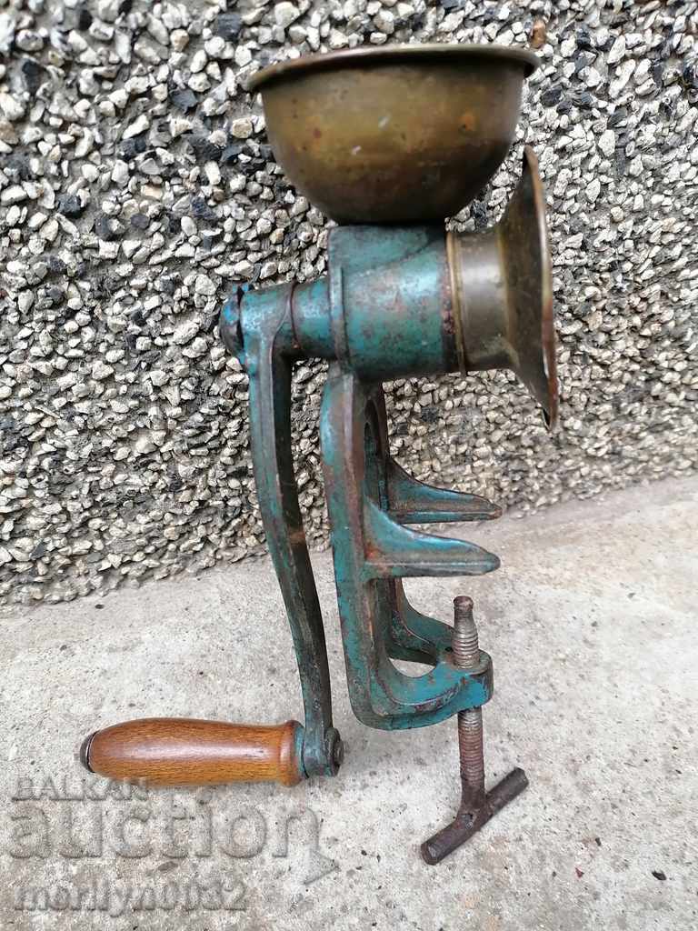 Old spice grinder nuts walnuts Austria hazelnuts