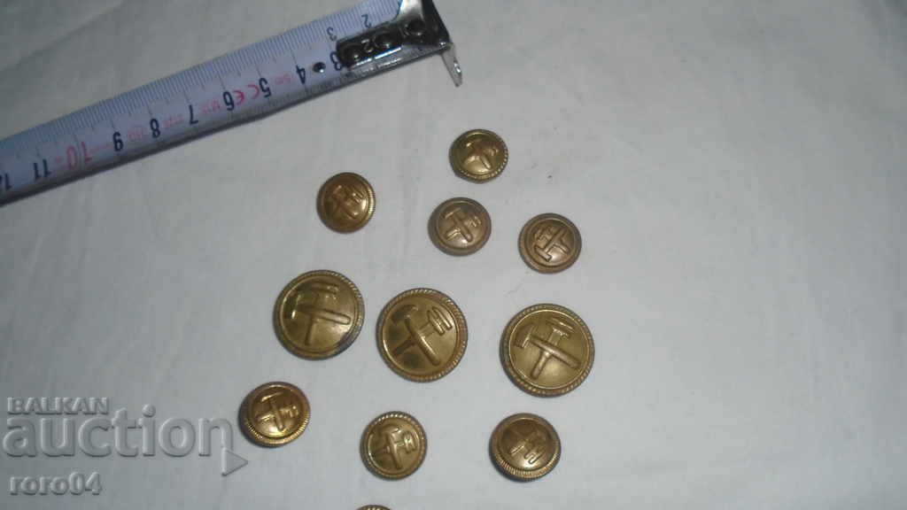 OLD ARMY METAL BUTTONS - 5 OLD ARMY METAL BUTTONS - 5