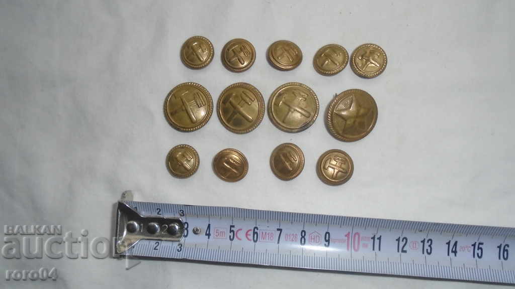 OLD ARMY METAL BUTTONS - 6 OLD ARMY METAL BUTTONS - 6