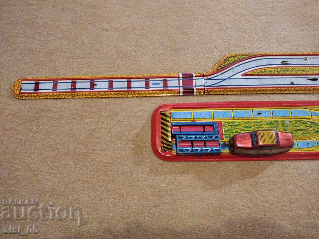 Delivery of Old mechanical, metal, sheet metal toy LEMEZ 2 tracks Delivery of Old mechanical, metal, sheet metal toy LEMEZ 2 tracks