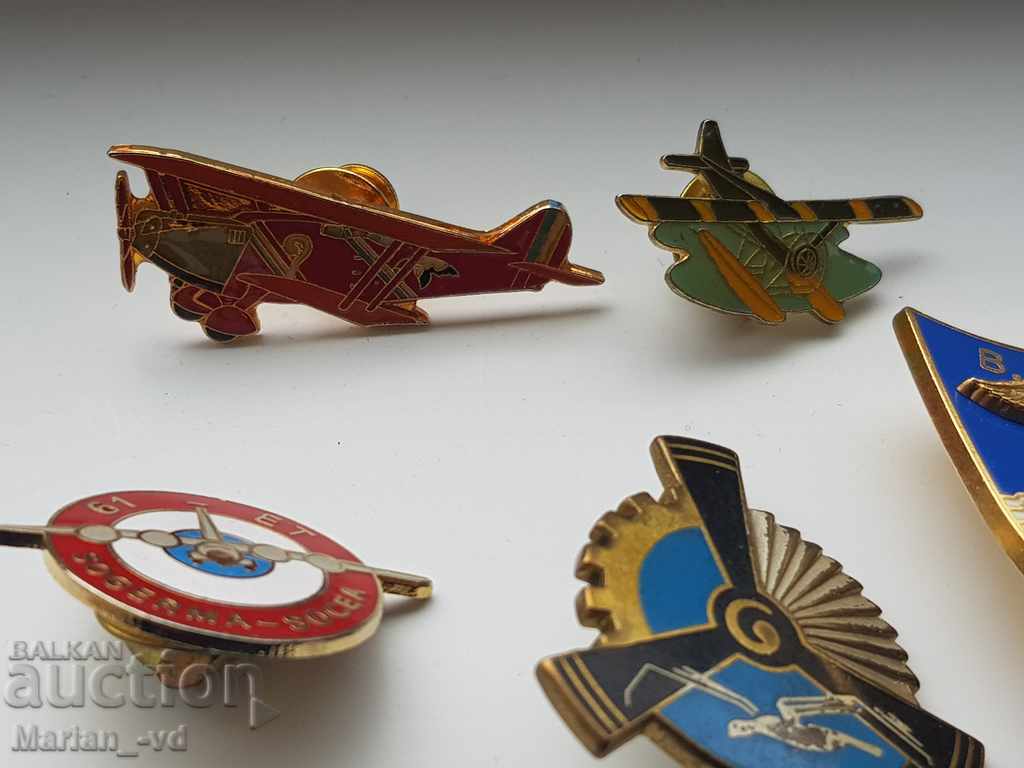 Lot of badges with price 30.00 BGN | € 15.34