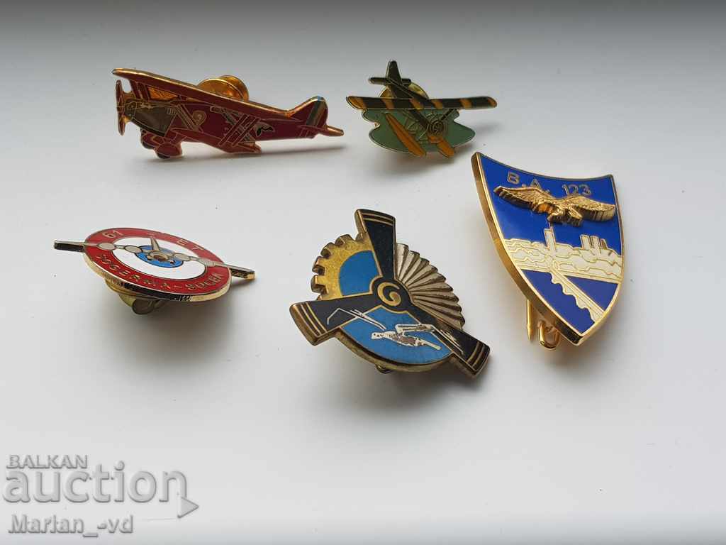 Auction  Lot of badges