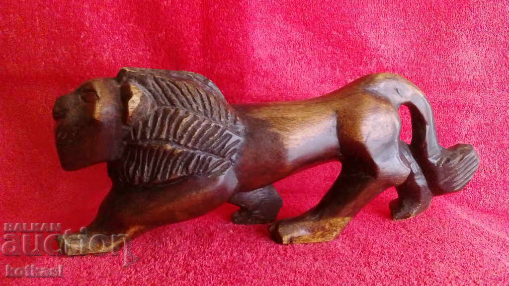 Auction Old wood carving figure of a guardian Lion Auction Old wood carving figure of a guardian Lion