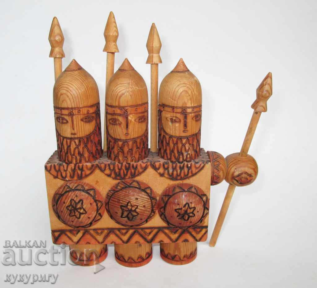 Compoziție de figuri vechi din URSS rusă din lemn Bogatiri