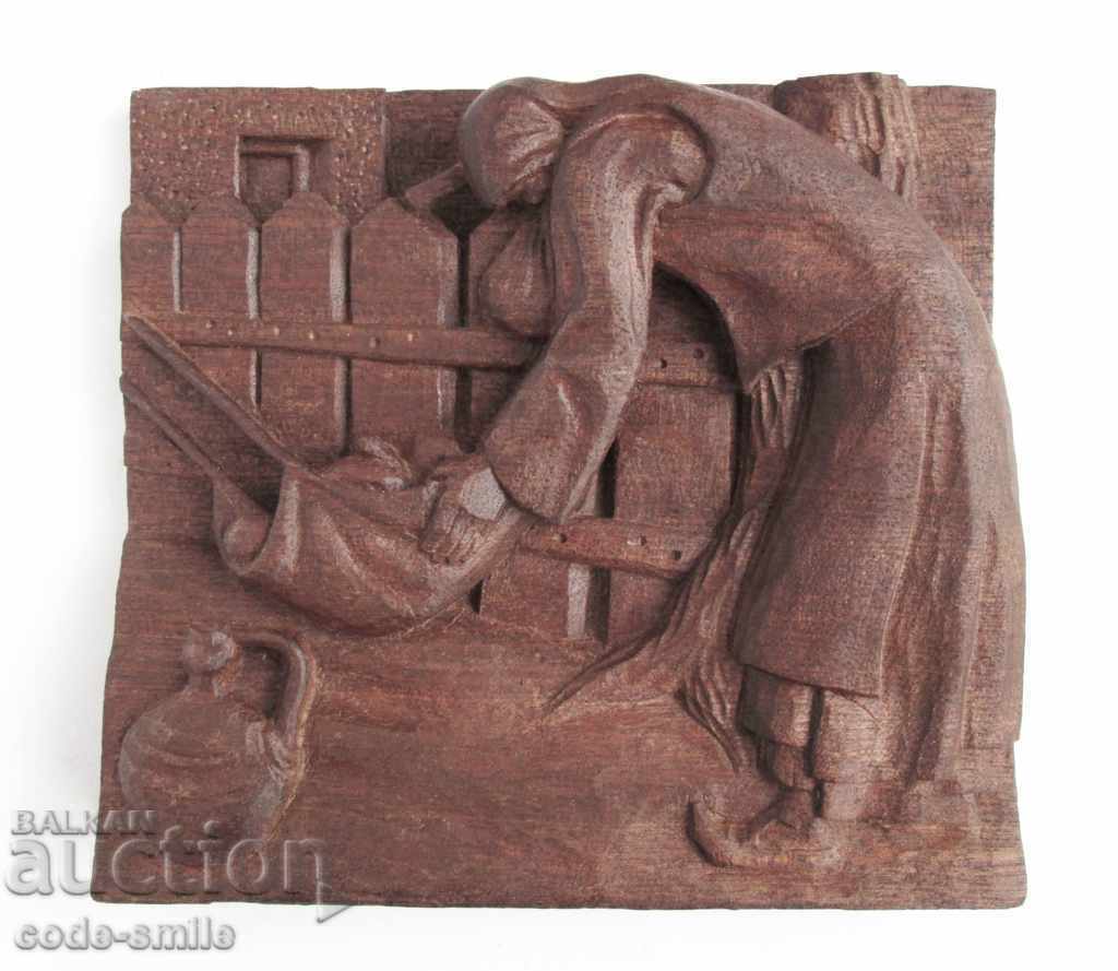 Стара декорация етнография дърворезба Майка и бебе