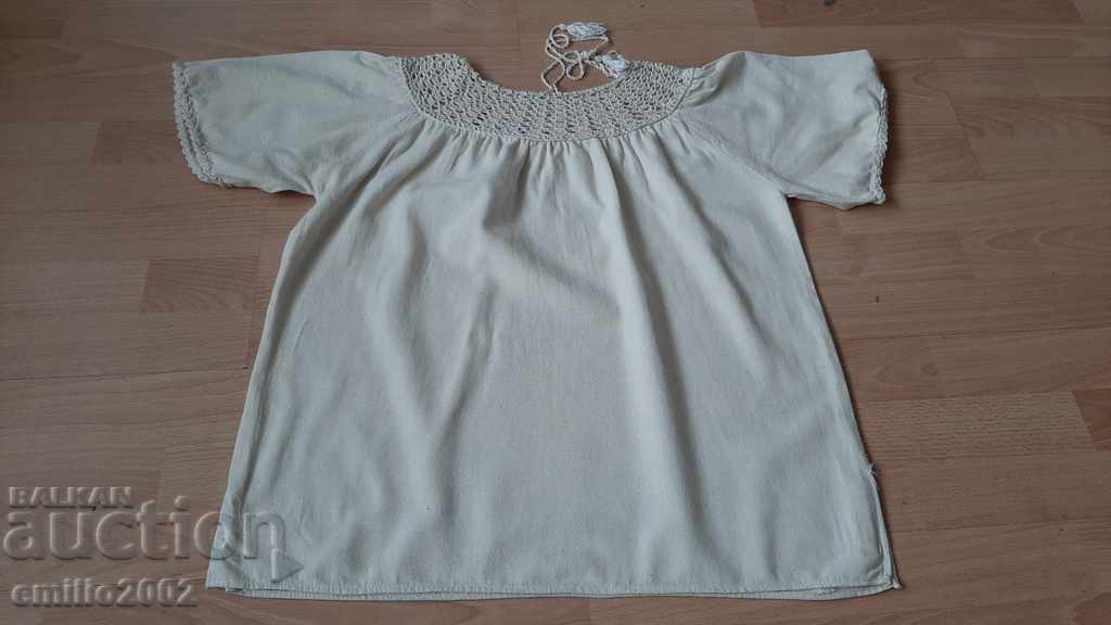 Retro women's blouse lace collar with price 4.00 BGN | € 2.05 Retro women's blouse lace collar with price 4.00 BGN | € 2.05