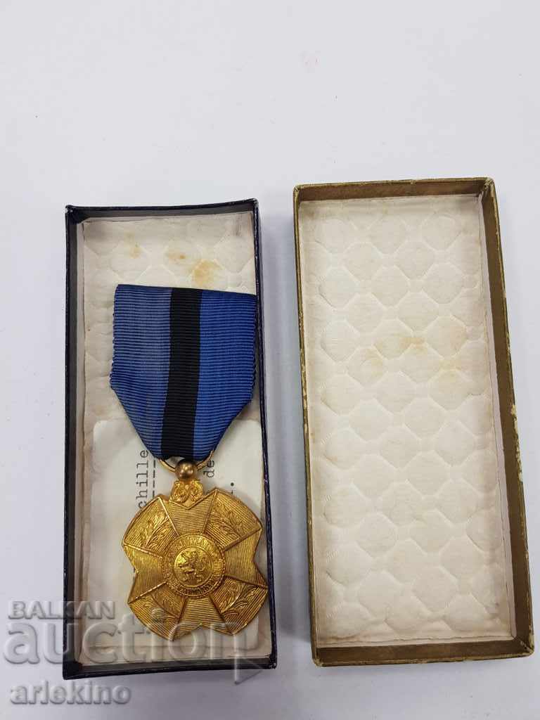 Delivery of Collectible gilded Belgian medal medal with box Delivery of Collectible gilded Belgian medal medal with box